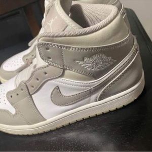 Jordan 1 mid, College Gray, Size 8